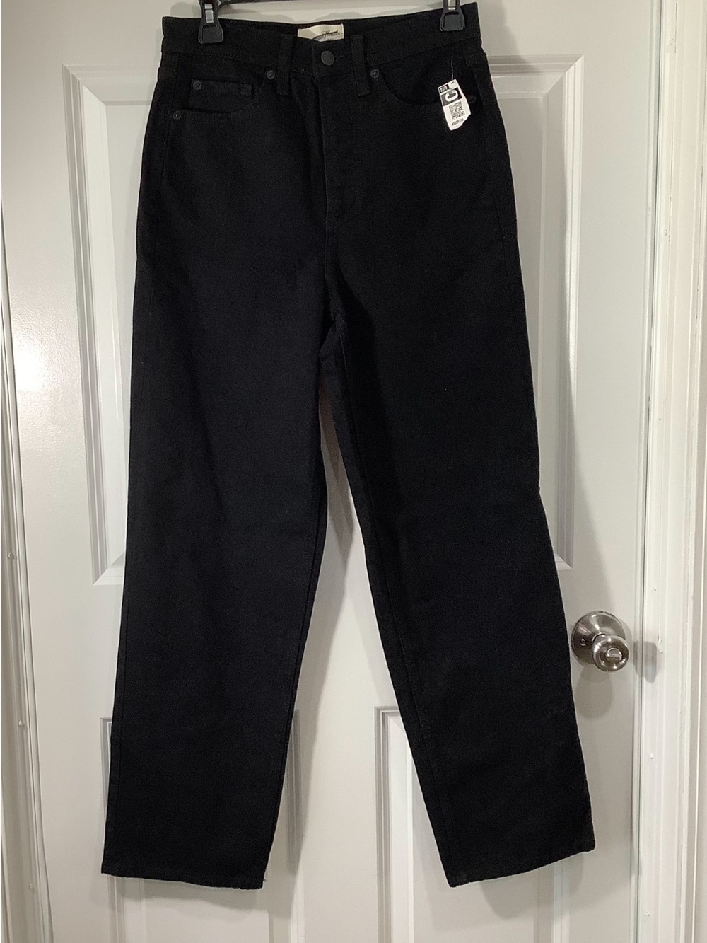 Universal Thread Black High-Rise Straight Jeans size 4. NWT.